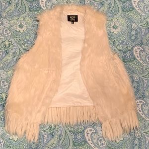 Inspired ❤️Hearts Women’s Size M-Faux Fur Vest!